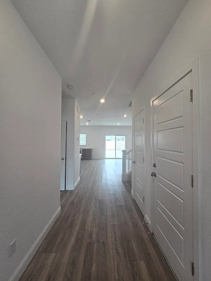 5 bed, 2348 sqft, $2,800 — Photo 2