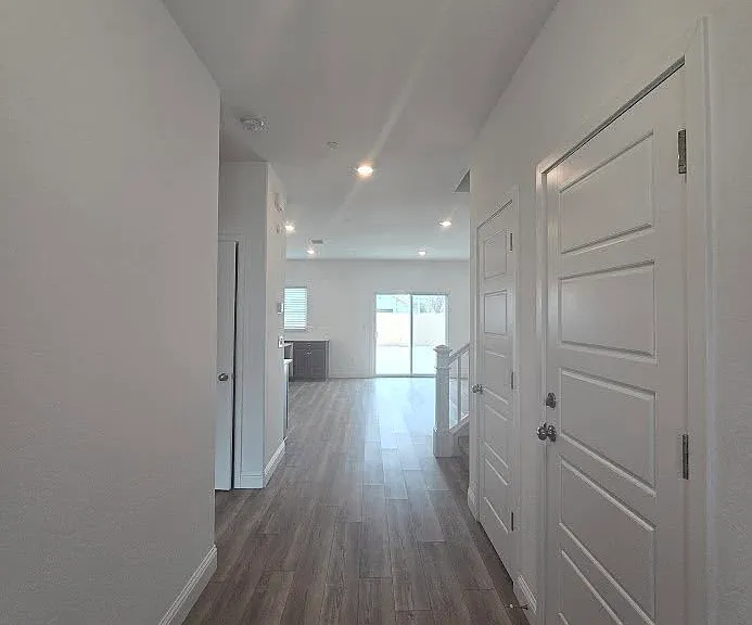 2320 S Claremont Ave — Photo 2