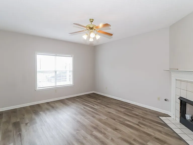 784 Breeze Way — Photo 6
