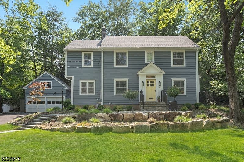 1st image of 35 Woodcrest Ave