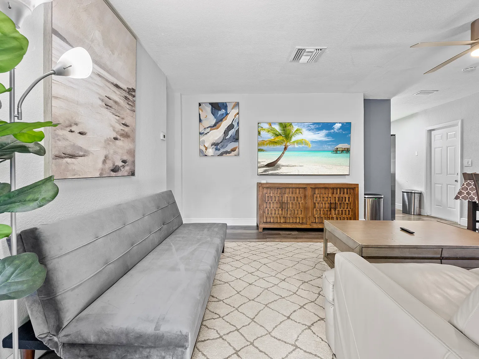 1208 NE 5th Ave — Photo 3
