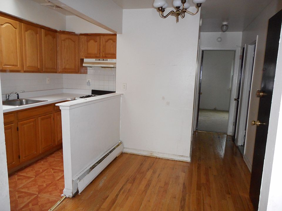 2nd image of 1101 E 221st St