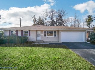 922 N Edgelawn Dr, Aurora, IL 60506