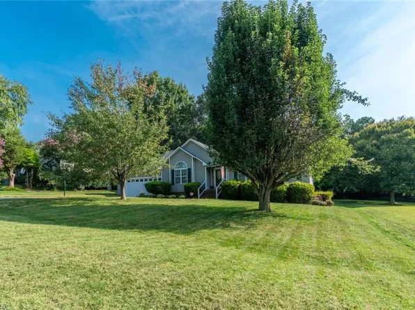 707 Rockwood Dr, Graham, NC 27253
