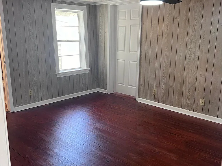212 N Gin St — Photo 9
