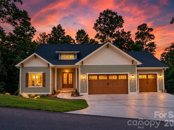 227 Northview Dr, Hendersonville, NC 28791