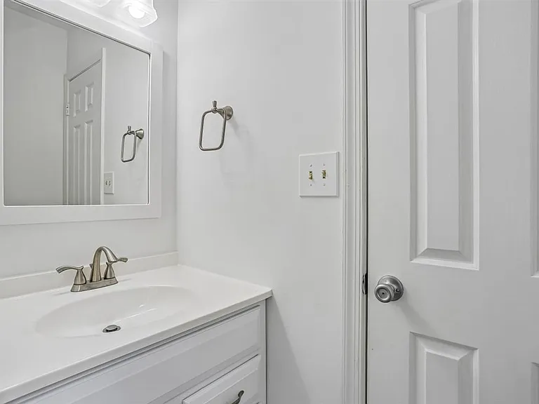 4930 Bradley Blvd — Photo 13
