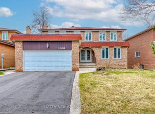 2591 Robin Dr, Mississauga, ON L5K2G2
