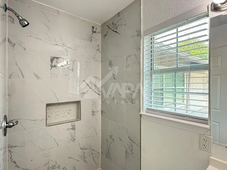 2902 Woodcliffe St — Photo 16