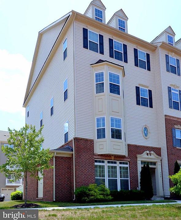 1st image of 350 Chessington Dr