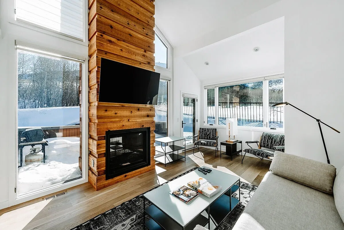 2 bed, 1349 sqft, $4,200 — Photo 1