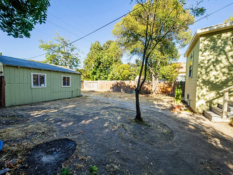 303 E Arcade St — Photo 18