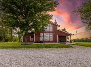 302 NE 101st Rd, Clinton, MO 64735