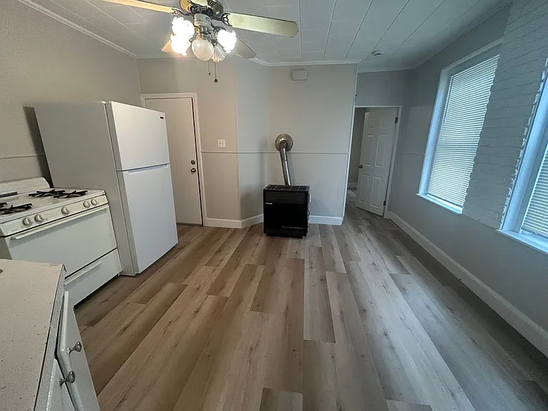 415 Main St — Photo 2