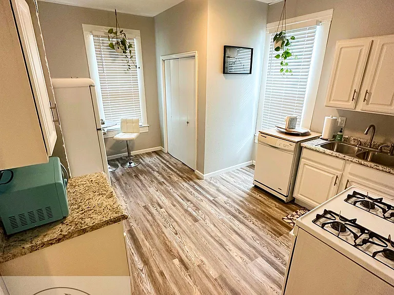 146 Edwards St — Photo 10