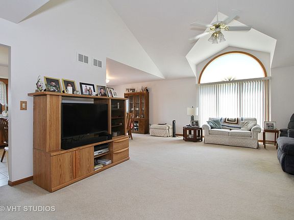 2nd image of 16442 Sharon Ct