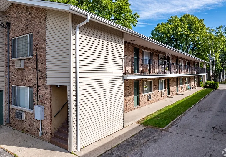 1138 E Walnut St #D — Photo 14