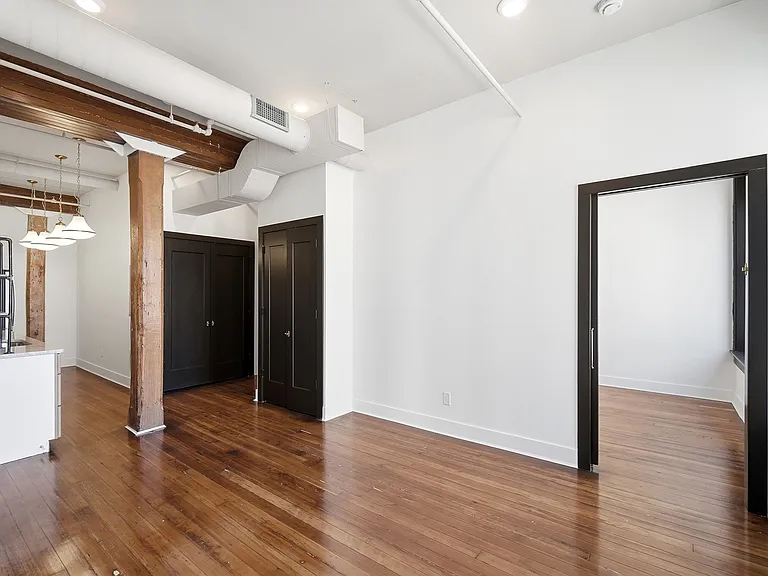 907 Main St #10 — Photo 8
