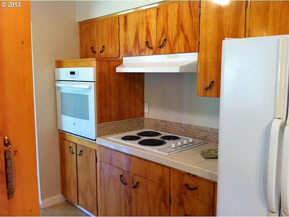 5th image of 572 SE 18th Ave