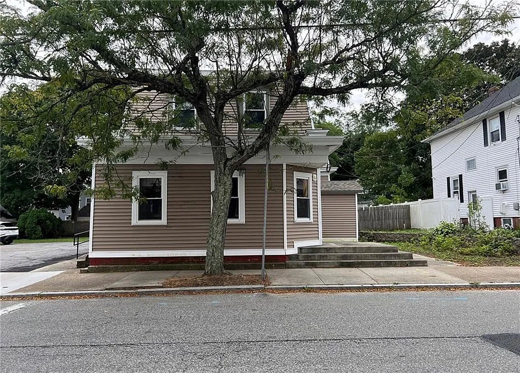3 bed, 1358 sqft, $2,600 — Photo 1