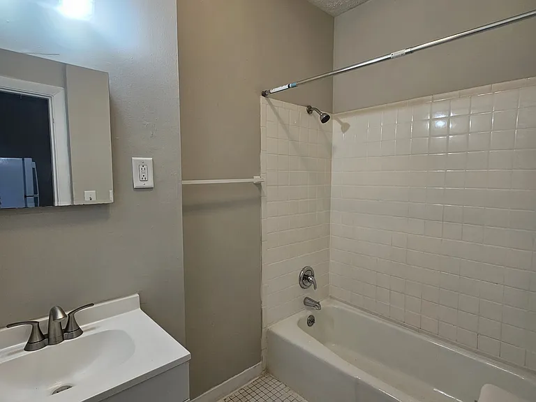tile finish bathroom