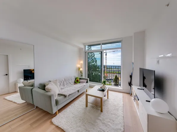 8750 University Cres #1001, Burnaby, BC V5A 0G9