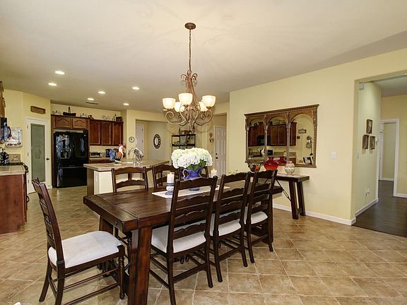 3rd image of 1121 Ashford Ln