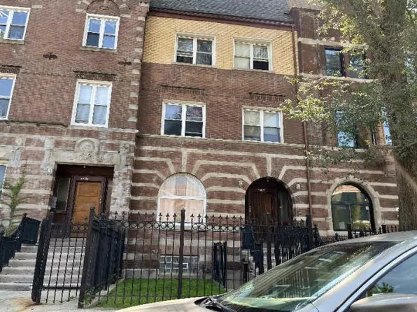 3805 S Giles Ave, Chicago, IL 60653