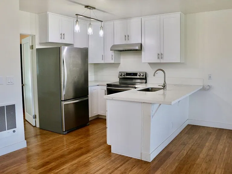 Sierra Seaside Flats $ 3295 ...1 Block To Beach....Top Floor Views — Photo 22