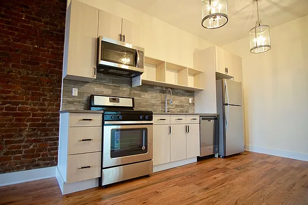 Rented by Reyes & Elsamad Real Estate Group | media 30