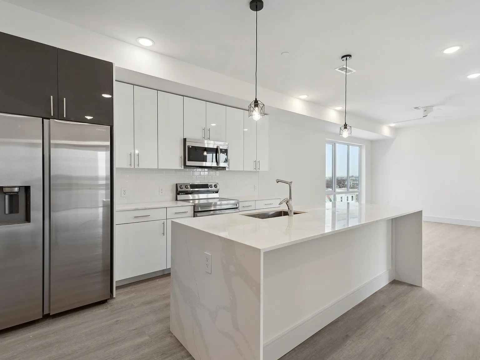 2 bed, 1054 sqft, $2,200 — Photo 1