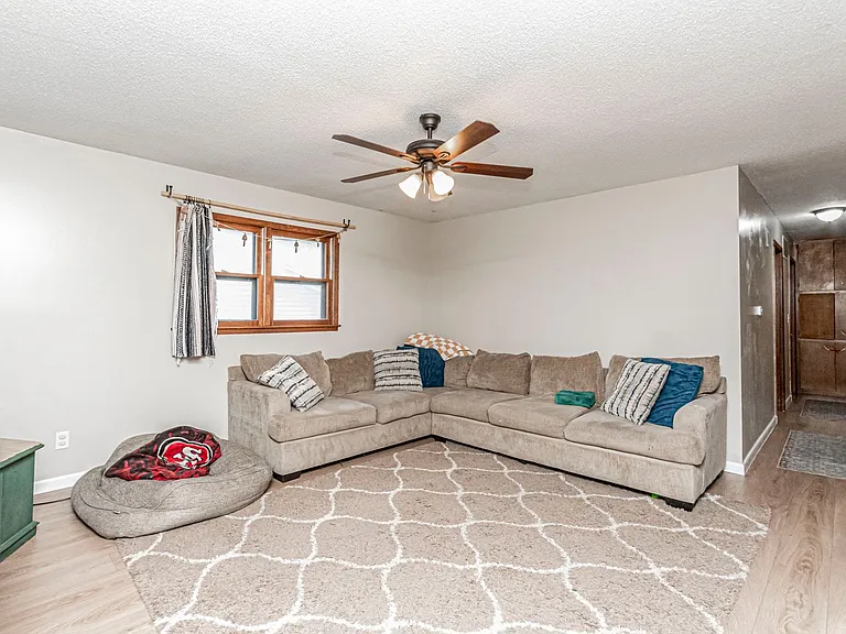 1011 Skyline Dr — Photo 12