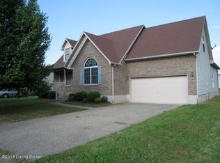 324 Lakes Edge Dr, Shepherdsville, KY 40165