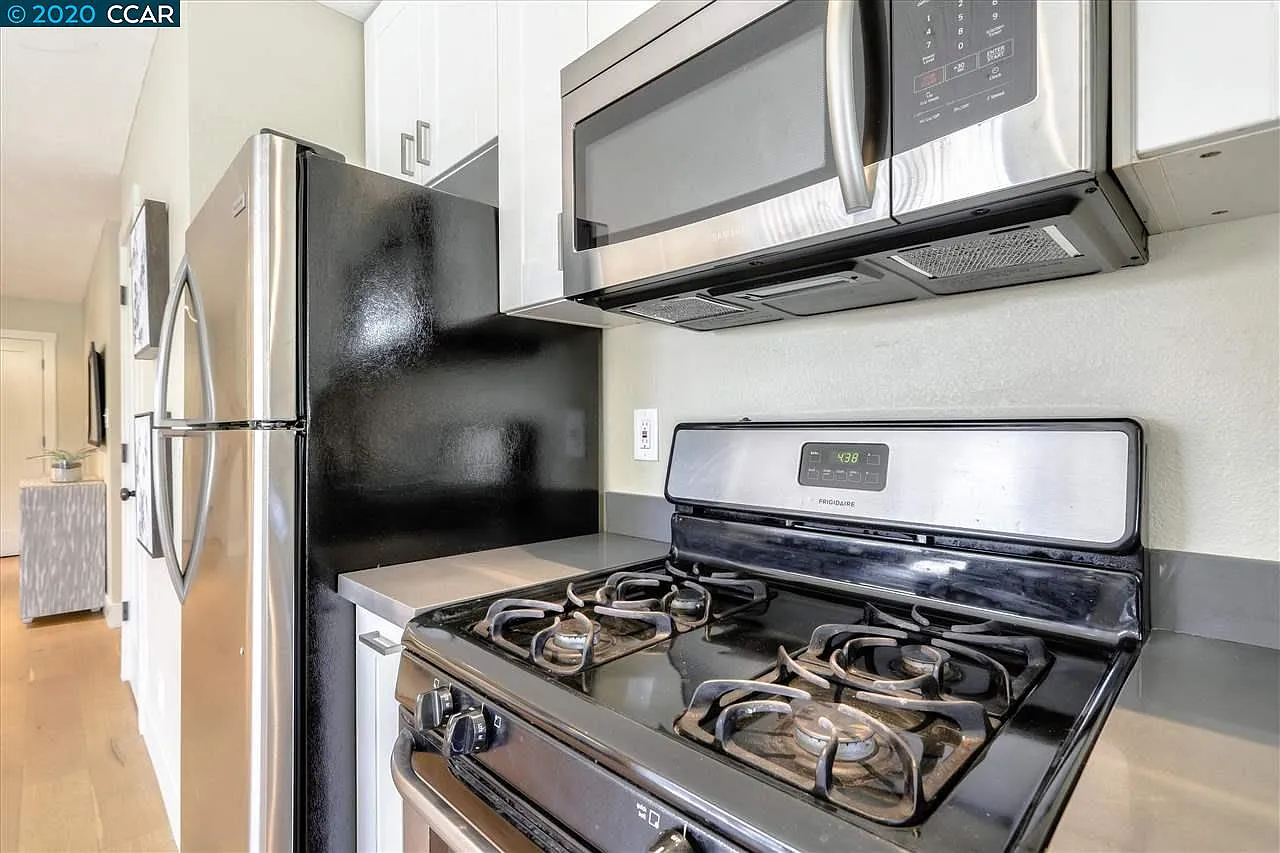 3 bed, 1086 sqft, $3,300 — Photo 4