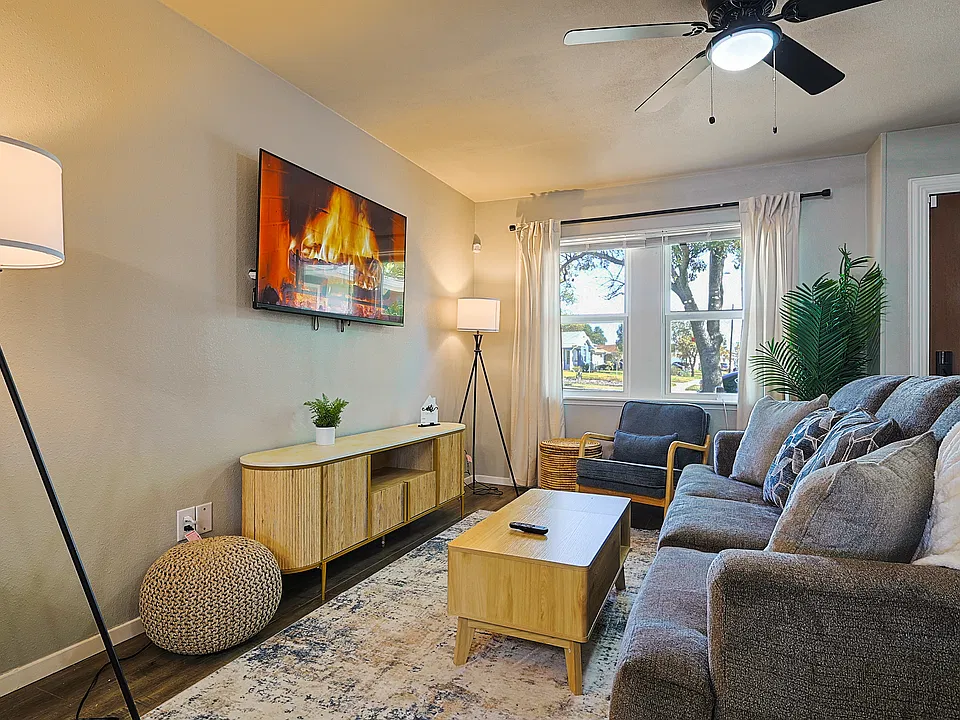 14221 Dennis Ln