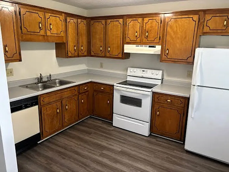 1620 Baltimore Dr #C — Photo 3