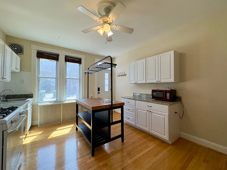 311 S East Ave — Photo 5