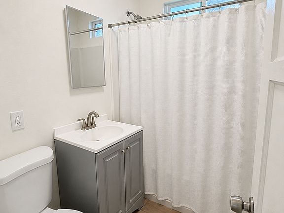 5th image of 14504 Condon Ave #1/2