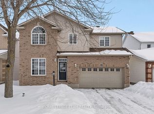 5 Sundew Ct W, Ottawa, ON K2S 1Z5