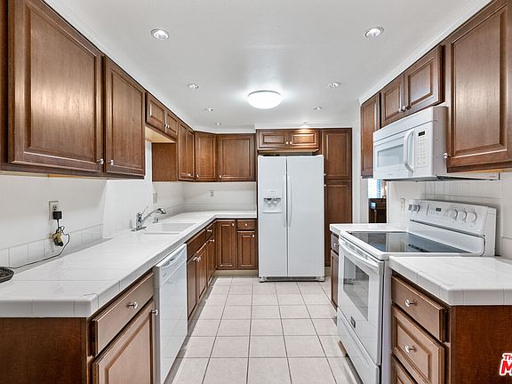 5th image of 3500 W Manchester Blvd Unit 306