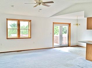 902 Donald Ln, Waukon, IA 52172