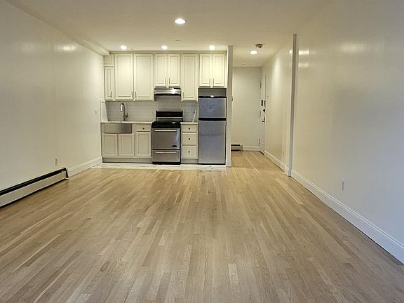 3rd image of 2565 23rd St APT 3B