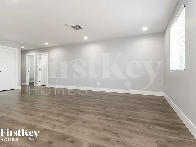 3858 W Tamarisk Ave — Photo 5