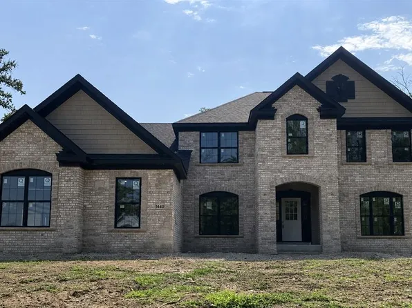 1440 Breezeridge Dr, Saint Louis, MO 63131