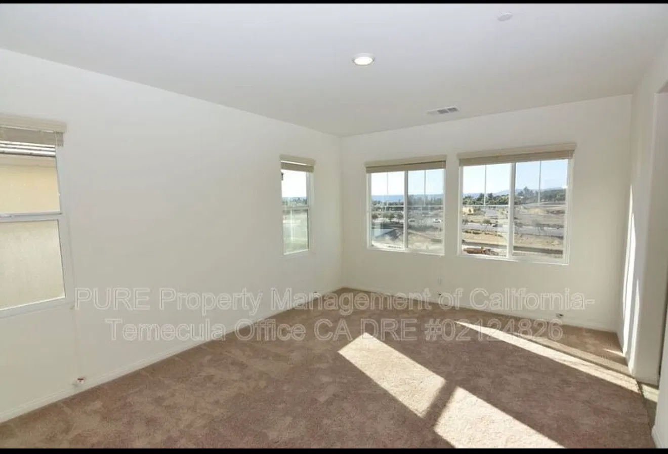 3 bed, 2.5 bath, 1818 sqft, $1,500 — Photo 3