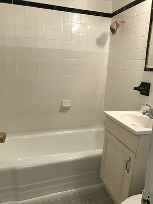 Rented by Michael Apfelbaum, LREB | media 7