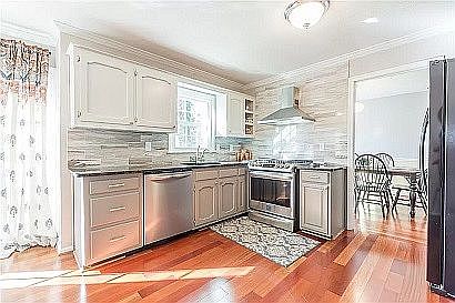 1st image of 3363 Wellesley Poin NW