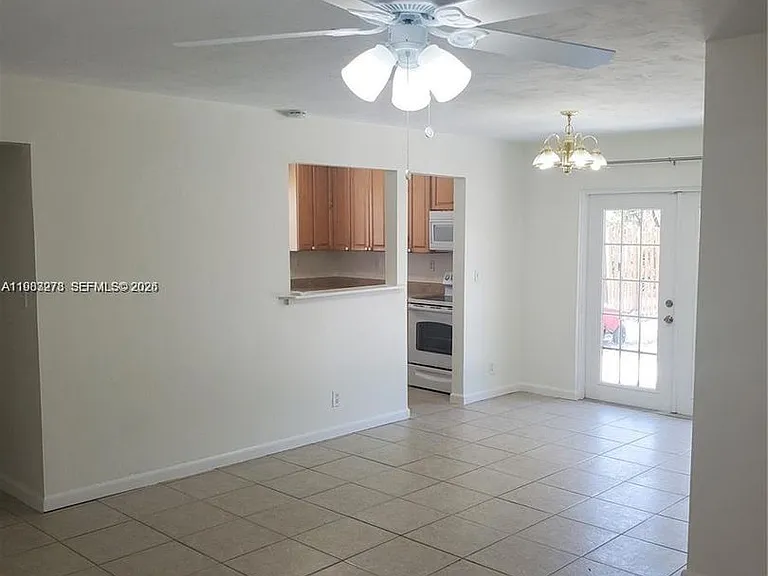 831 SW 14th Ct — Photo 3
