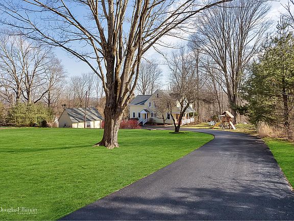 2nd image of 31 Kelly Cir