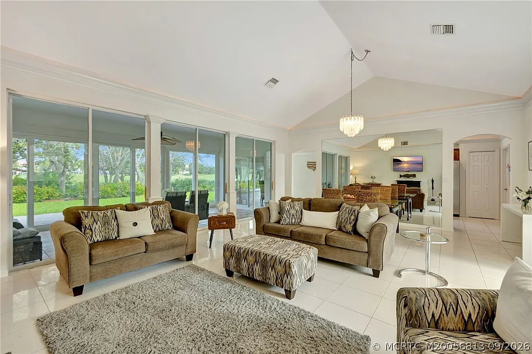 3 bed, 2.0 bath, 2178 sqft, $9,500 — Photo 4